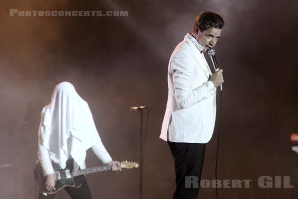 THE HIVES - 2019-07-06 - HEROUVILLE SAINT CLAIR - Chateau de Beauregard - Scene Beauregard - Per Almqvist